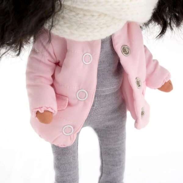 Tina in einer rosa Jacke - Image 4