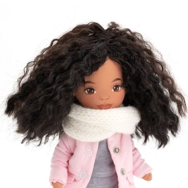 Tina in einer rosa Jacke - Image 3